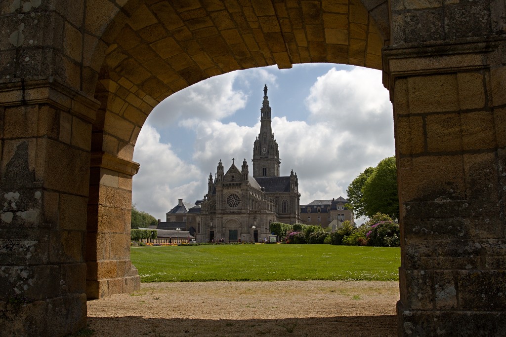sainte anne d'auray basiliek kerk bedevaartsoord france frankrijk bretagne morbihan renaissance religie scala santa